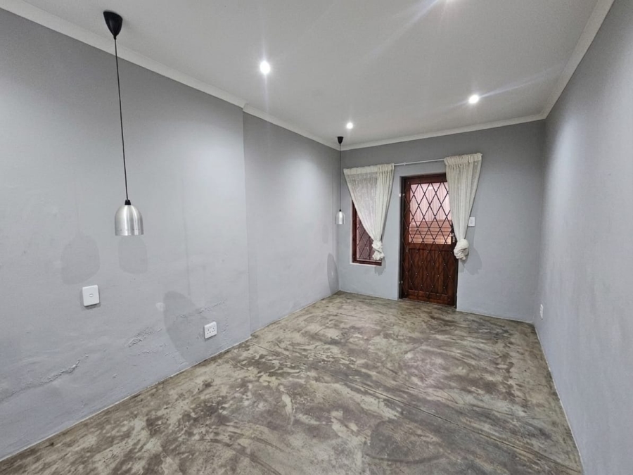 To Let 4 Bedroom Property for Rent in Kleinmond Western Cape